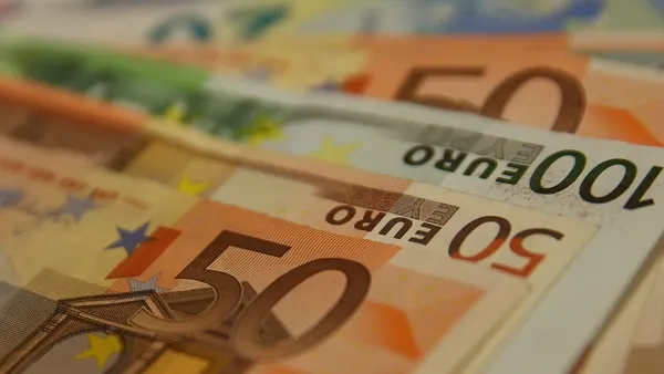 yil-sonuna-kadar-turkiyeye-15-milyar-euroluk-yatirim-1601971863759.jpg Yıl sonuna kadar Türkiye'ye 1,5 milyar euroluk yatırım-3