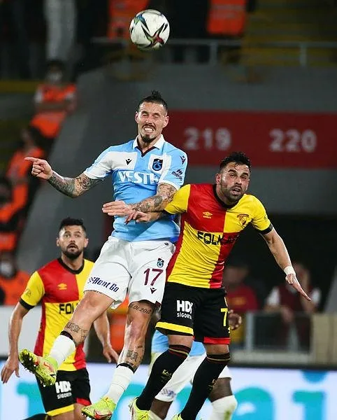 Trabzonspor’un yıldızından ders gibi hareket! Sakatlığı devam eden Hamsik 90 dakika sahada kaldı-6