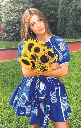 Ezgi Eyüboğlu'ndan çiçek gibi paylaşım