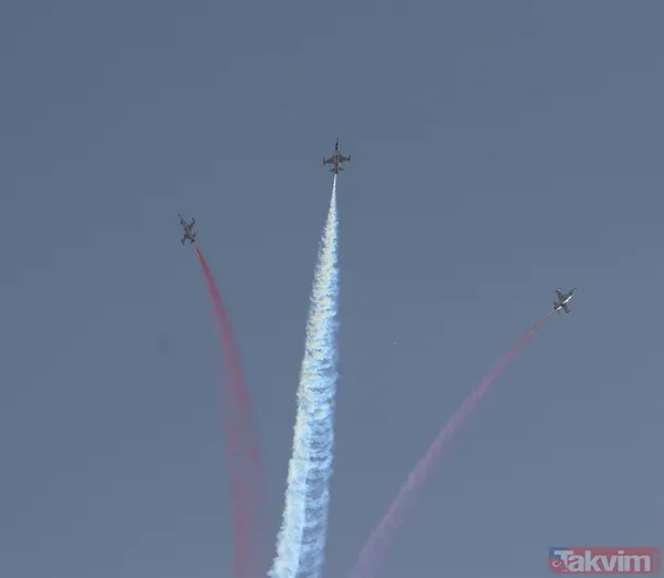 Türk Yıldızları ve SOLOTÜRK'ten nefes kesen gösteri! - 7