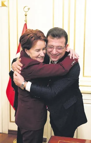 YSK üyelerine hakaretten 2 yıl 7 ay hapis cezası alan İmamoğlu, hukuk yolu kapanmadan mağduru oynayıp şova başladı