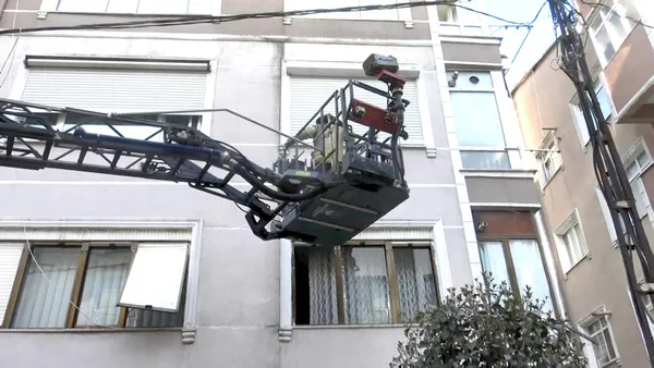 istanbulda-panik-anlari-iki-kardesi-anneleri-uyandiramadi-itfaiye-devreye-girdi-kapi-acilinca-rahat-nefes-alin-1650869150146.jpg İstanbul'da panik anları! İki kardeşi anneleri uyandıramadı itfaiye devreye girdi: Kapı açılınca rahat nefes alındı-7