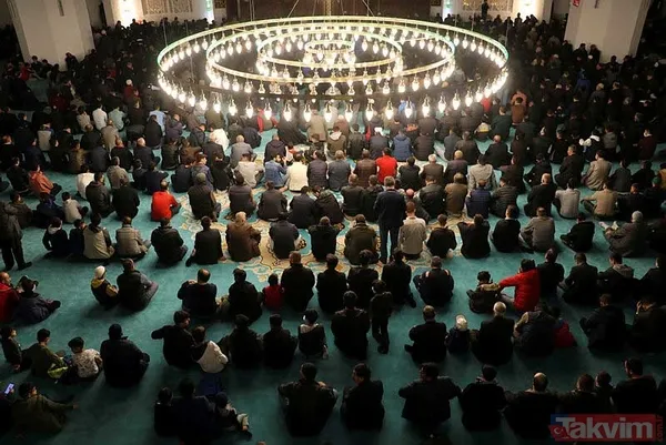 Kur'an-ı Kerim'de "Bin aydan daha hayırlı" olduğu bildirilen Kadir Gecesi tüm yurtta dualarla idrak edildi - 14