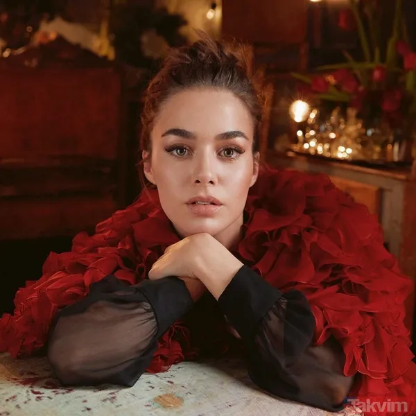 Bensu Soral yatak pozuyla sosyal medyayı salladı! Melisa Şenolsun ile Dilan Çiçek Deniz kayıtsız kalmadı! Bensu ortalığı yıkıp geçti - 1