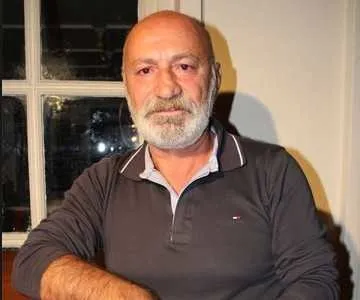 ali-erkazan-kimdir-kac-yasinda-nereli-ali-erkazan-evli-mi-esi-kim-kac-cocugu-var-ali-erkazan-dizi-ve-filmleri-1637135937658.jpg Ali Erkazan kimdir? Kaç yaşında? Nereli? Ali Erkazan evli mi? Eşi kim? Kaç çocuğu var? Ali Erkazan dizi ve filmleri...-5