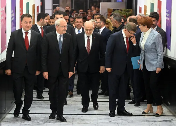 bitmeyen-nakarat-kemal-kilicdaroglu-yenilgi-icin-bir-kez-daha-bahanelere-sarildi-1684211749539.jpg Bitmeyen nakarat: Kemal Kılıçdaroğlu yenilgi için bir kez daha bahanelere sarıldı-3