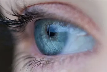 Yazın kontakt lens kullanımı ve göz alerjilerine dikkat