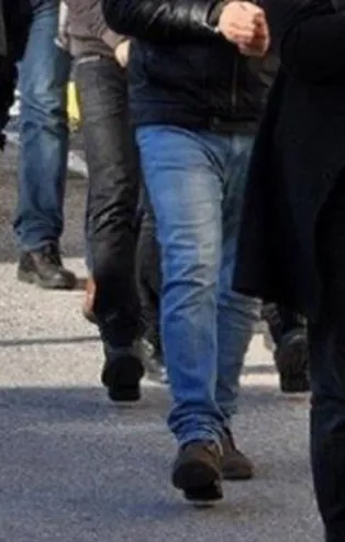 3 komutanlıkta FETÖ’ye ağır darbe : Şüphelilerden 98’i yakalandı