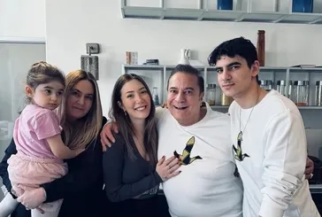 Mehmet Ali Erbil'den dede-torun pozu! Minik Elisa'yı okulun ilk günü yalnız bırakmadı, nazar boncuğu da taktı! 3 çocuk babası...