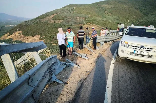 Bursa'da tır uçuruma yuvarlandı: 1 ölü