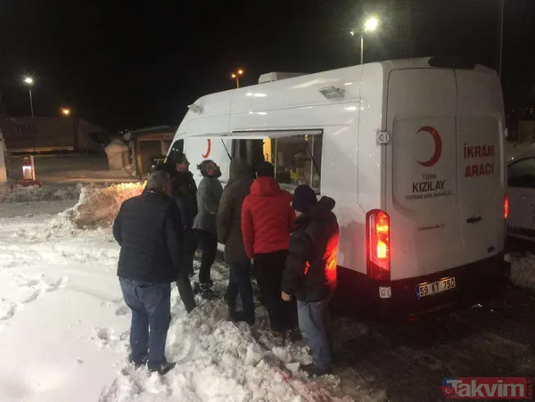 İBB'nin kar rezaleti: İstanbul'da yoğun kar sonrası araçlar yolda kaldı! Vatandaşlar evine gidemedi - 30