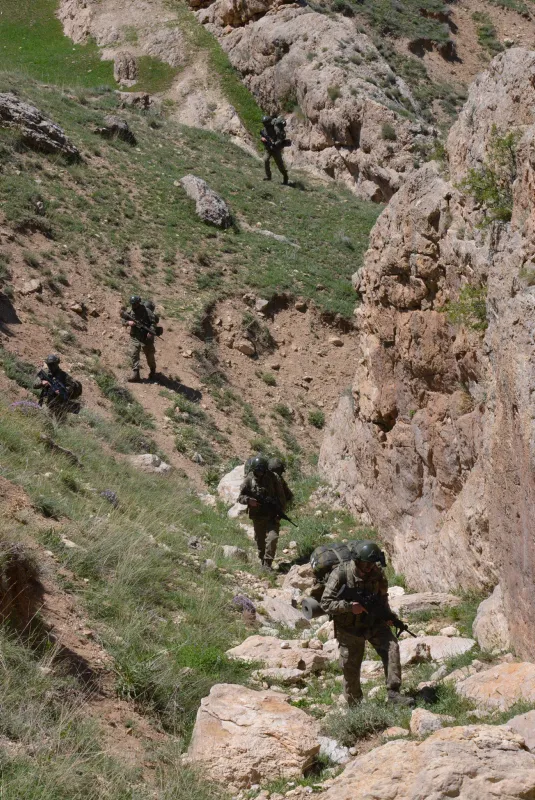 agri-dogubayazitta-hudut-kartallari-ramazan-bayraminda-da-724-nobette-1620975864360.jpg Ağrı Doğubayazıt'ta hudut kartalları Ramazan Bayramı'nda da 7/24 nöbette-9