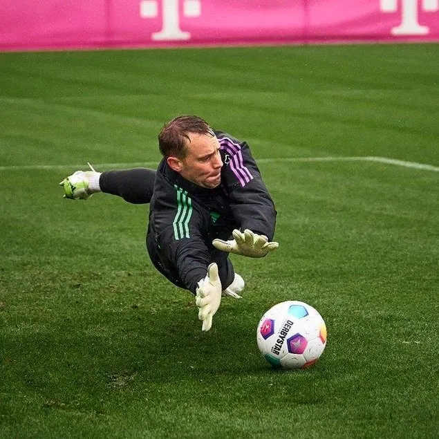 Manuel Neuer antrenmanlara başladı