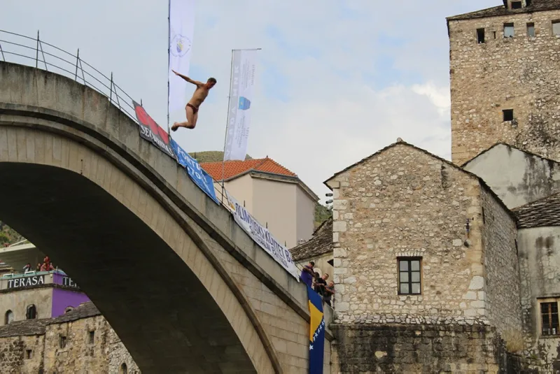  Bosna Hersek'teki Mostar Köprüsü'nde nefes kesen anlar!  - 5