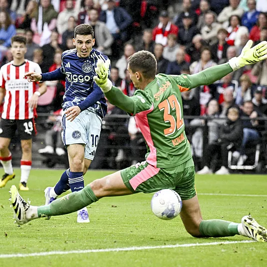 Eindhoven’da 4 gollü düello!