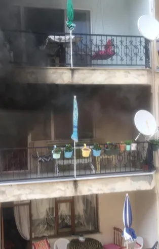 Son dakika: Bursa’da bir kadın oturduğu evi ateşe verdi!