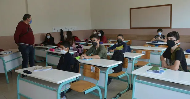 Hangi sınıflar açılacak? 5. ve 9. sınıflar ne zaman açılacak? Okullar ne zaman açılıyor?