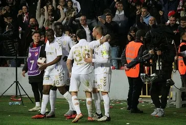 Karadeniz derbisi Samsunspor'un!  Trabzonspor zorlu deplasmandan mağlup ayrıldı