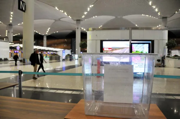 istanbul-havalimaninda-son-hazirliklar-tamamlandi-oy-kullanma-0800de-basliyor-1682570008749.jpg Son hazırlıklar tamamlandı: Yurt dışı seçmen sandık başında! Pusula fotoğrafları gelmeye başladı-4