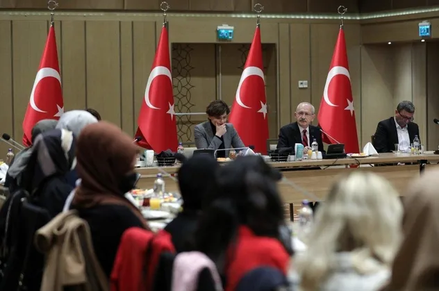 Başörtüsüne "bir metrekarelik bez parçası" diyen Kılıçdaroğlu: Ben de 28 Şubat mağduruyum