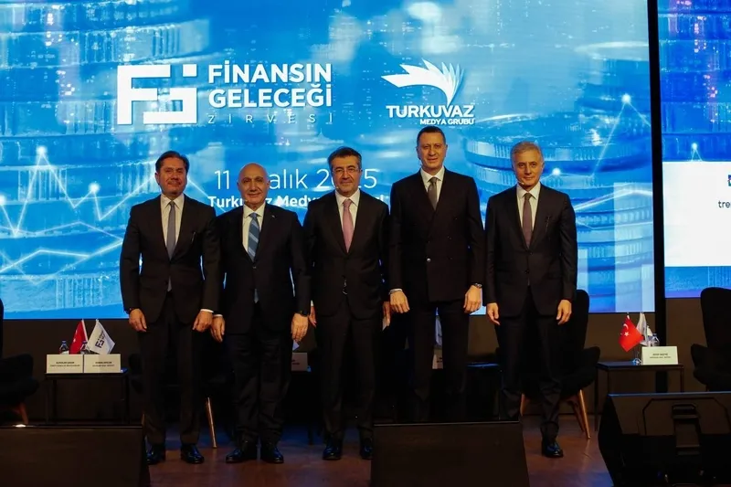 Akbank Genel Müdürü Kaan Gür, Halkbank Genel Müdürü Osman Arslan, TBB Başkanı Alpaslan Çakar, QNB Türkiye Genel Müdürü Ömür Tan ve Denizbank Genel Müdürü Recep Baştuğ (Takvim.com.tr)