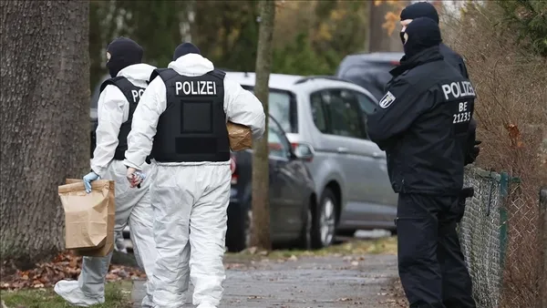 ikiyuzlu-der-spiegel-15-temmuzda-baska-alman-fetosune-baska-1670916637063.jpg İkiyüzlü Der Spiegel! 15 Temmuz'da başka Alman FETÖ'süne başka-2