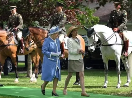 Kraliçe Elizabeth atlardan 30 yılda 7 milyon sterlin kazandı
