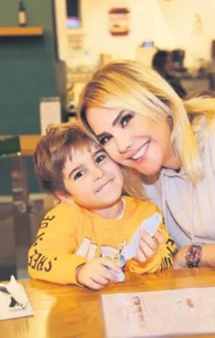 Sunucu Ece Erken tatil istiyor