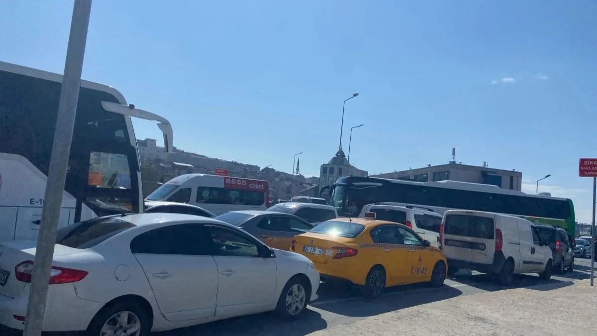 Ramazan Bayramı tatili bitti İstanbul’a dönüş başladı! Trafikte yoğunluk!