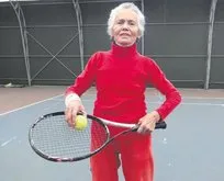 73 yaşında tenis öğreniyor