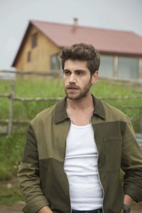 vermem-seni-ellere-5-bolumuyle-nefes-kesti-zelis-mehmet-ve-handenin-hayatlarini-birlestirecegi-yerde-1689583534275.jpg Vermem Seni Ellere 5. bölümüyle nefes kesti! Zeliş; Mehmet ve Hande’nin hayatlarını birleştireceği yerde!-4