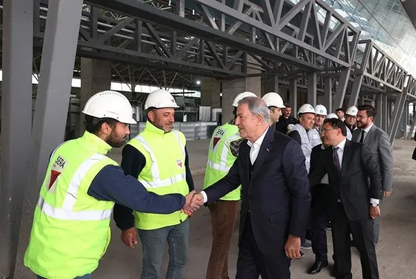 bakan-akardan-kayseri-havalimani-yeni-terminal-binasi-insaatinda-inceleme-1681927168419.jpeg