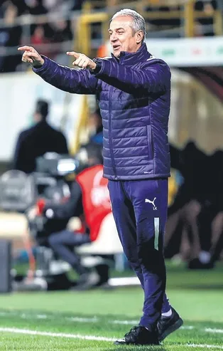 İsmail Kartal kalan 8 haftada 24 puan toplayıp ligi 77 puanda bitirmek istiyor