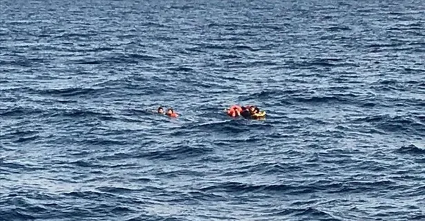 SON DAKİKA: İzmir'in Çeşme ilçesi açıklarında lastik botun batması sonucu 3 sığınmacı öldü