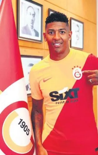 Van Aanholt Galatasaray'a imzayı attı
