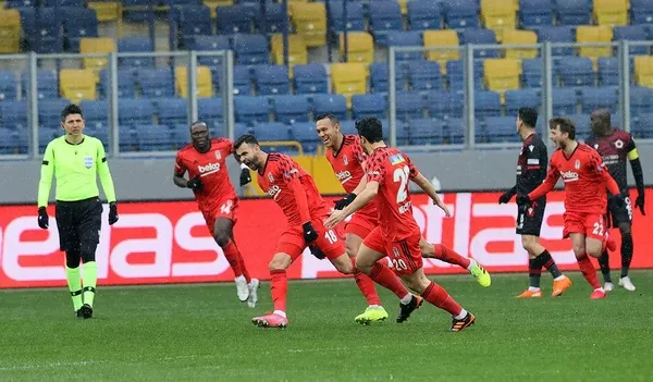 sampiyon-besiktas-1613522890297.jpeg Dünyaca ünlü site Süper Lig şampiyonunu tahmin etti! Dramatik son - 1