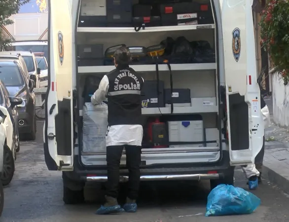 Eşini uykusunda öldürdü