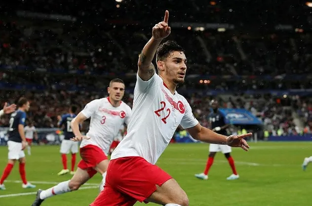Galatasaray eski gözdesi Kaan Ayhan için yeniden devreye girdi