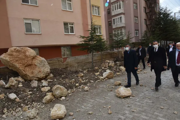 isparta-egirdirde-14-blok-210-dairede-oturanlar-korku-icinde-heyelan-tehlikesi-altinda-yasiyorlar-1645776921054.jpg Isparta Eğirdir'de 14 blok 210 dairede oturanlar korku içinde! Heyelan tehlikesi altında yaşıyorlar-8