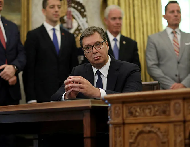 Vucic’ten ne imzaladım ben bakışı