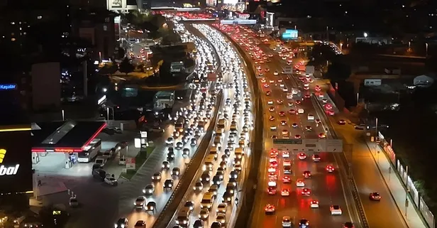 Araçlar arızalandı şeritler kapatıldı! İstanbul'da trafik yoğunluğu yüzde 90