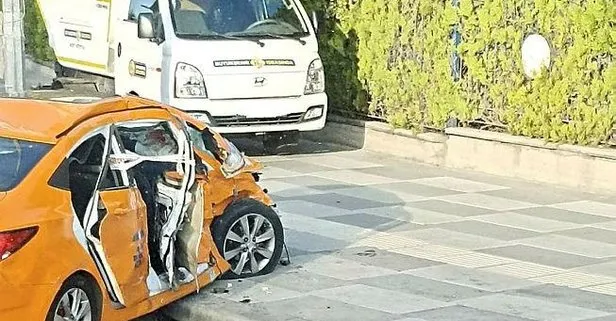 HDP’li vekillerin bulunduğu minibüs taksiyle çarpıştı: 1 ölü 9 yaralı