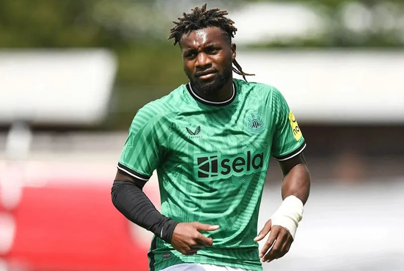 fenerbahceden-bir-transfer-daha-allan-saint-maximin-istanbulda-1721146308515.jpg