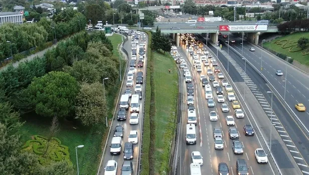 istanbulda-trafik-cilesi-yogunluk-yuzde-70e-dayandi-yol-durumu-1631029131591.jpeg İstanbul'da trafik çilesi: Yoğunluk yüzde 70'e dayandı | YOL DURUMU-2