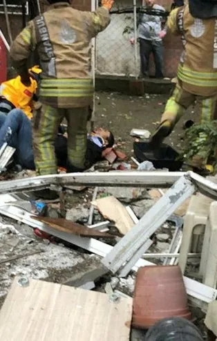 Son dakika: İstanbul Avcılar'da balkon çöktü! Yaralılar var