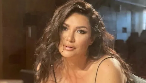 Tuğba Altıntop karnı burnunda pozlarını paylaştı!