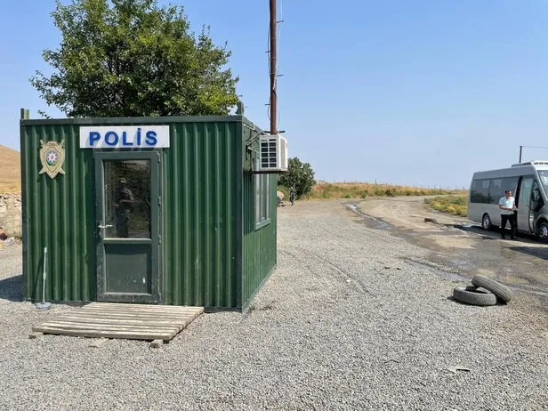 ermenistanin-isgal-ettigi-karabagdan-cekilmeden-once-uzum-baglarini-ve-tarlalari-patlayicilarla-yok-ettigi-ortaya-cikti-1630522731303.jpeg Ermenistan'ın işgal ettiği Karabağ'dan çekilmeden önce üzüm bağlarını ve tarlaları patlayıcılarla yok ettiği ortaya çıktı!-9