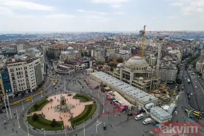 Taksim Camisi’nin minaresi yükseliyor
