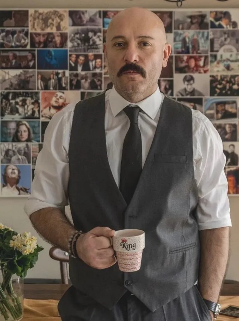 kizil-goncalarda-finale-2-kala-son-vurus-cuneydin-babasi-dengeleri-alt-ust-edecek-1714762363801.jpeg Cüneyd'in babası dengeleri alt üst edecek: Kızıl Goncalar'da finale 2 kala son vuruş!-2