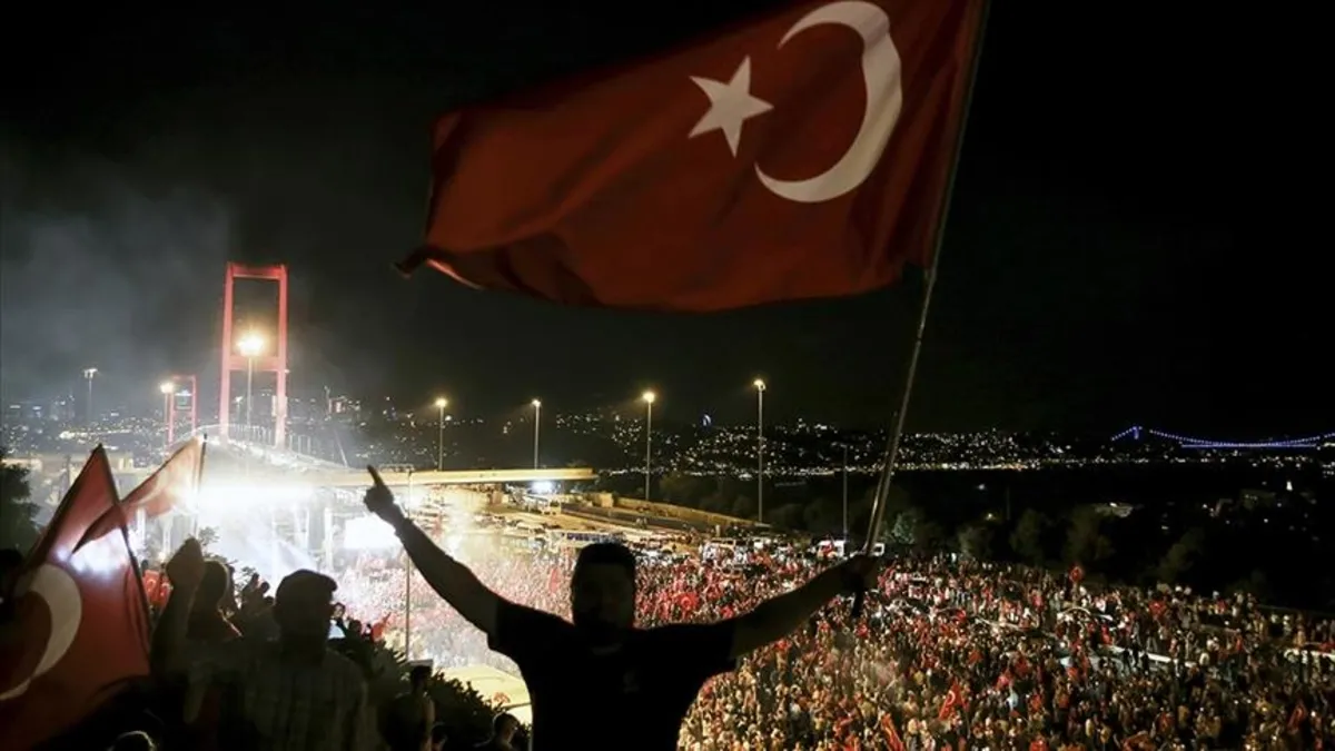 15 Temmuz gecesi Turkuvaz Medya'da neler yaşandı? Tarihe geçen anlar! Hainler milli iradenin sesini hedef aldı: Bir otobüs dolusu asker kapıdaydı